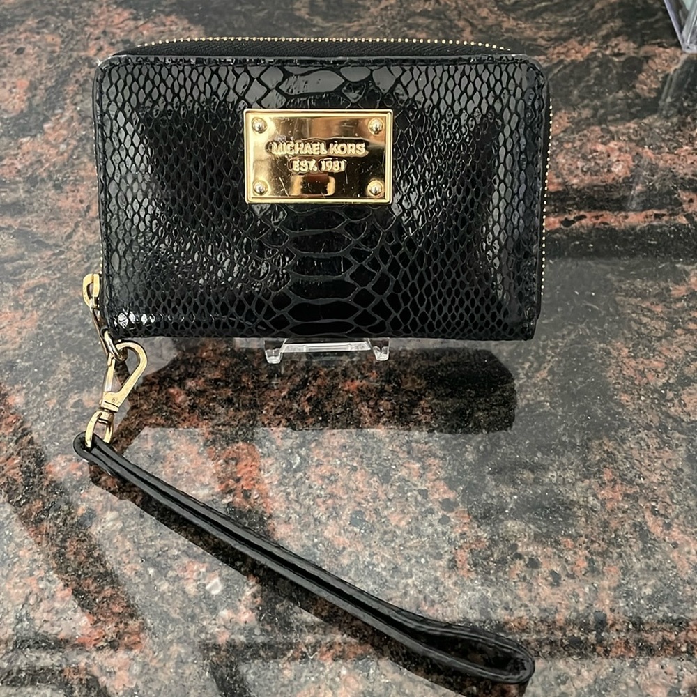 Michael Kors wallet. EUC Black crocodile features..